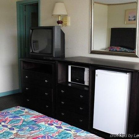 Drake Inn Nashville Room photo